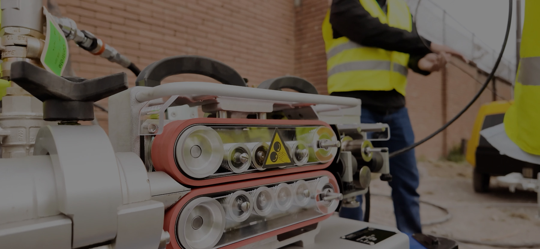 Inaugurada en 2025, el campo de entrenamiento de última generación de Dura-Line en Bogotá ofrece a clientes y aliados un espacio diseñado para poner a prueba e interactuar con nuestros productos líderes en la industria, en condiciones reales de instalación.
